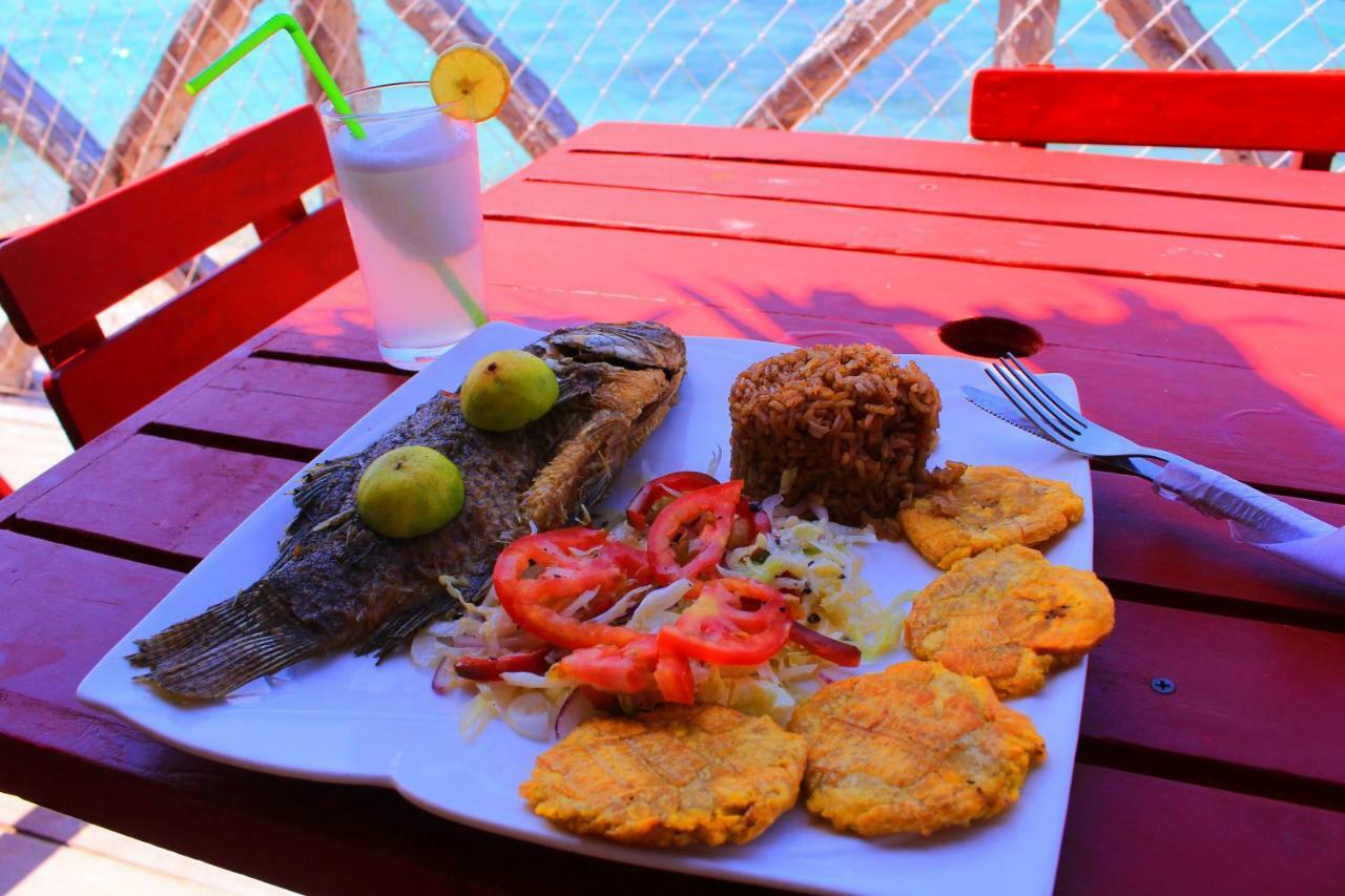 Nuestros Tres Tesoros Cano de Loro Exterior foto